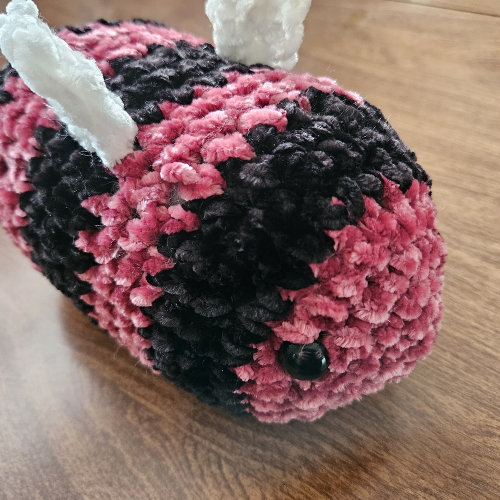 Crochet Velvet Raspberry Bee - Picture 15 of 15